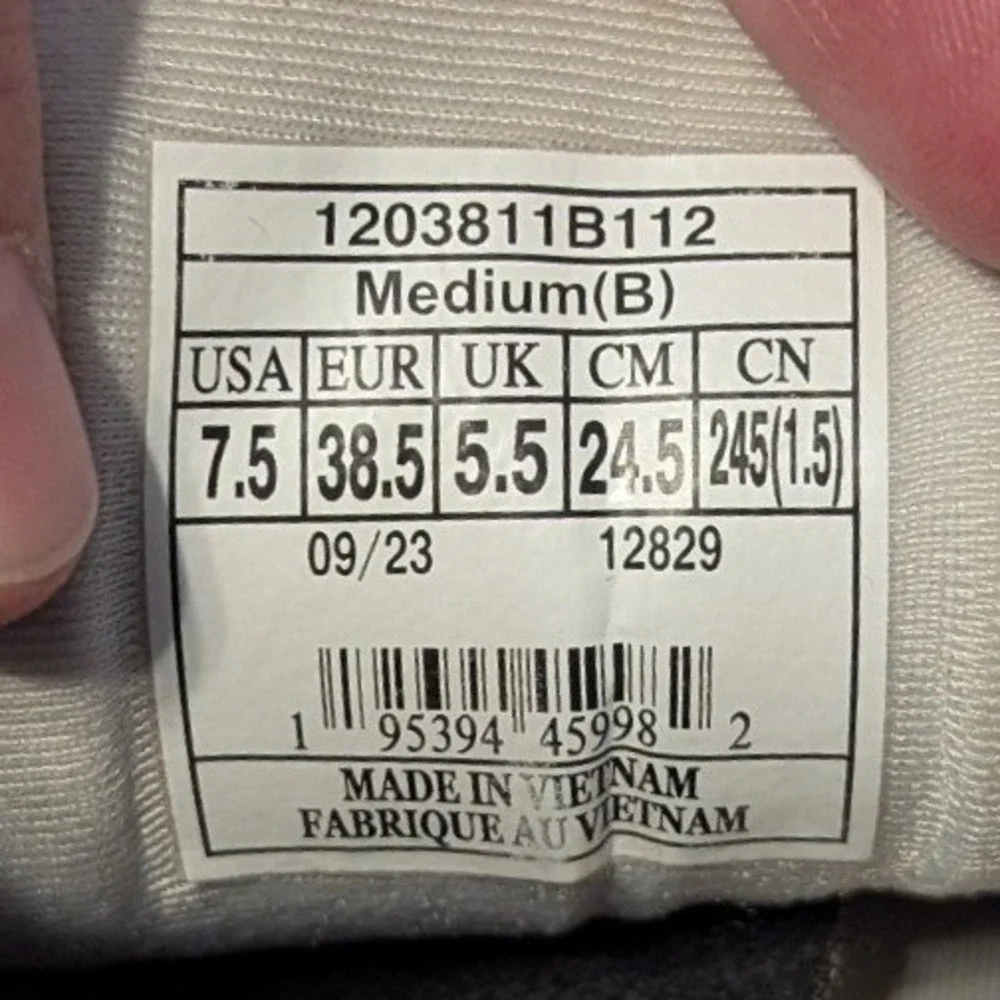 Brooks Adrenaline GTS 23 Grey White Running Shoes 1203811B112 Womens 7.5 Medium